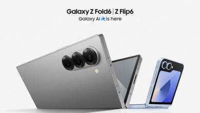 A cell phone with a flip screen Description automatically generated